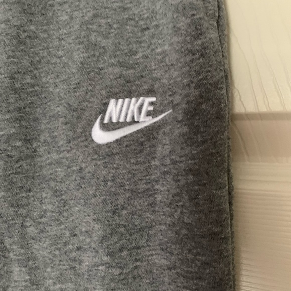 Nike girls grey sweatpants - Picture 3 of 4